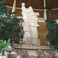 Towering Mayan statue in the Park Royal lobby