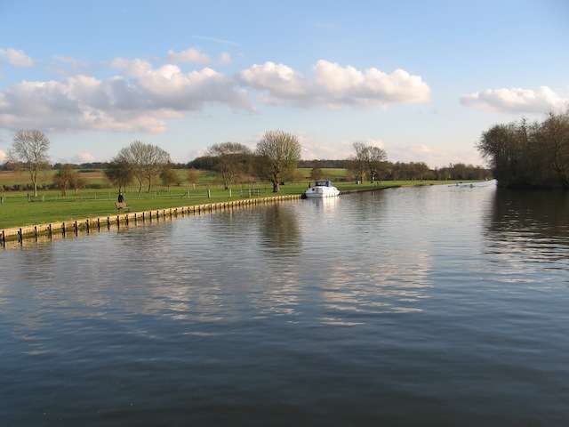 thames grassy bank