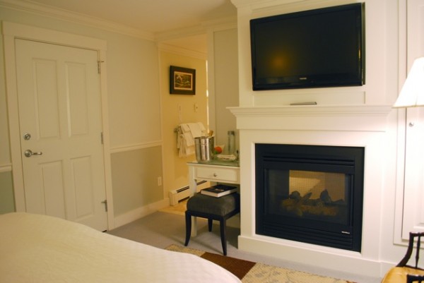 whitebarninnroom