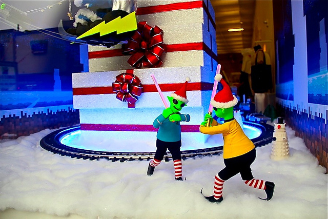 new-museum-xmas-window-aliens